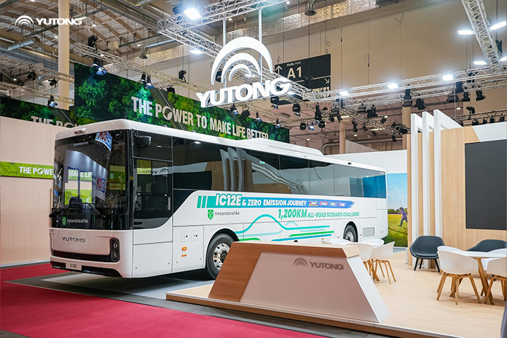 Yutong Debuts New Generation Battery Electric Intercity Bus IC12E at UITP Summit Hamburg 2025, Showcasing Electrification Innovation