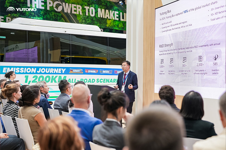 Yutong Debuts New Generation Battery Electric Intercity Bus IC12E at UITP Summit Hamburg 2025, Showcasing Electrification Innovation