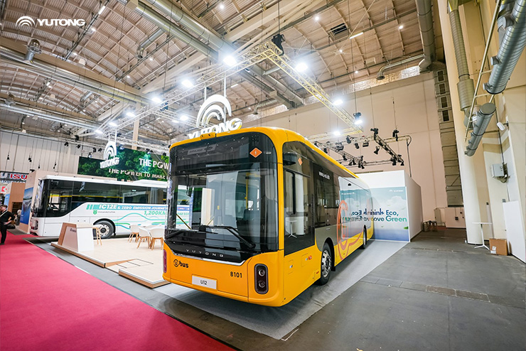 Yutong Debuts New Generation Battery Electric Intercity Bus IC12E at UITP Summit Hamburg 2025, Showcasing Electrification Innovation