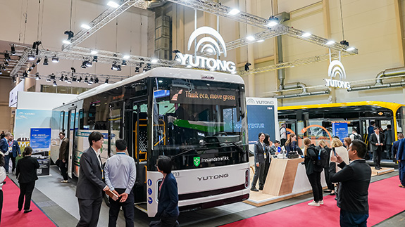 Yutong Debuts New Generation Battery Electric Intercity Bus IC12E at UITP Summit Hamburg 2025, Showcasing Electrification Innovation